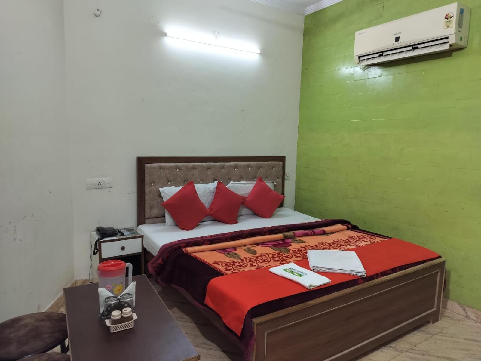 Hotel Holiday Inn Paradise Chandigarh Exterior photo